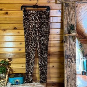 *free with purchase* High waisted leopard print leggings with pockets